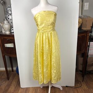 Faeriiesty Sz 6 Elegant Yellow Strapless Dress with corset closure NWOT